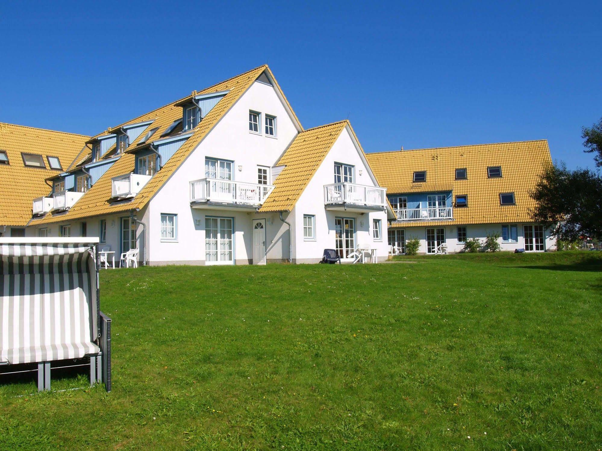 Hotel- & Ferienanlage Kapitaens-Haeuser 브리게 외부 사진